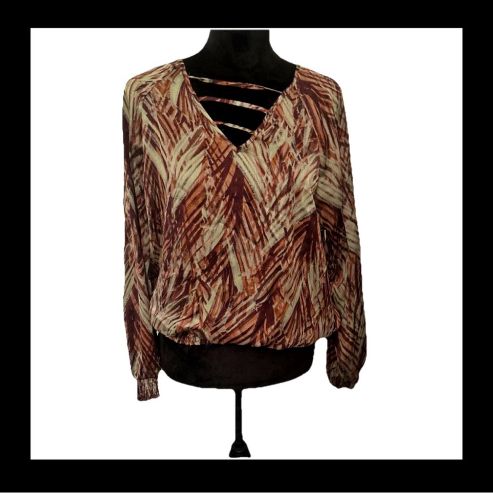 Democracy Long Sleeve  Boho Chic V-Cut Neck & Back Satin Leaf Pattern Blouse M
